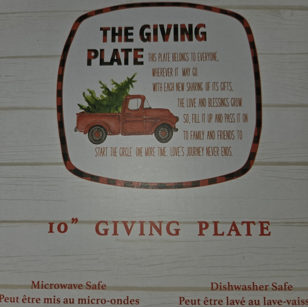 Total Of 7 Holiday Home Red and Green Giving Plates. - Picture 5 of 7